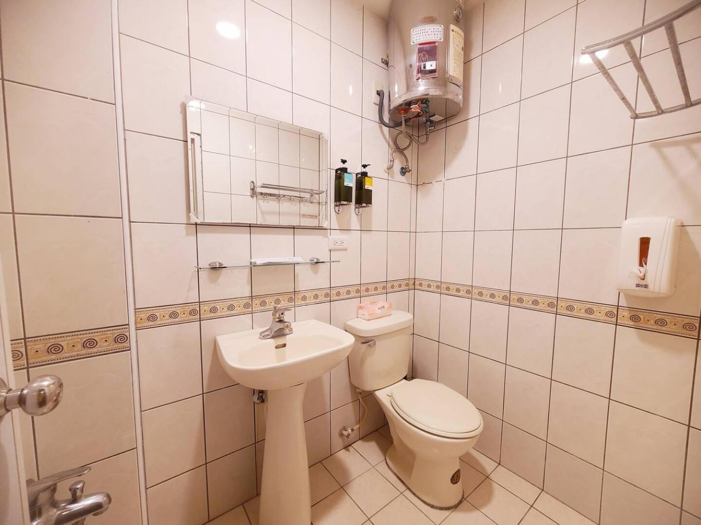 Vercareless Fengjia Taichung Exterior photo